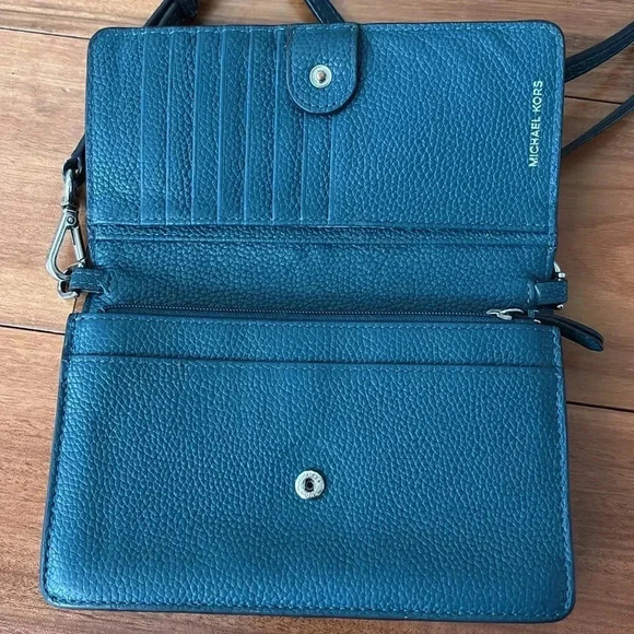 Michael Kors crossbody - Picture 3 of 11